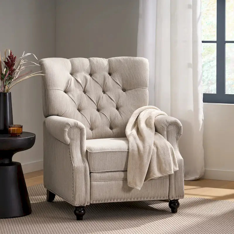 Relaxfauteuil met achteroverduwmechanisme, voetensteun, knopenrug en spijkerkopafwerking